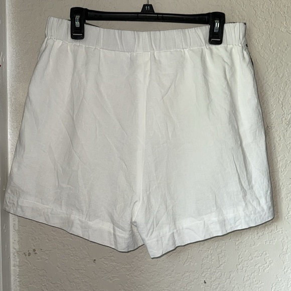 Commense Women's White Shorts size large - Picture 3 of 4